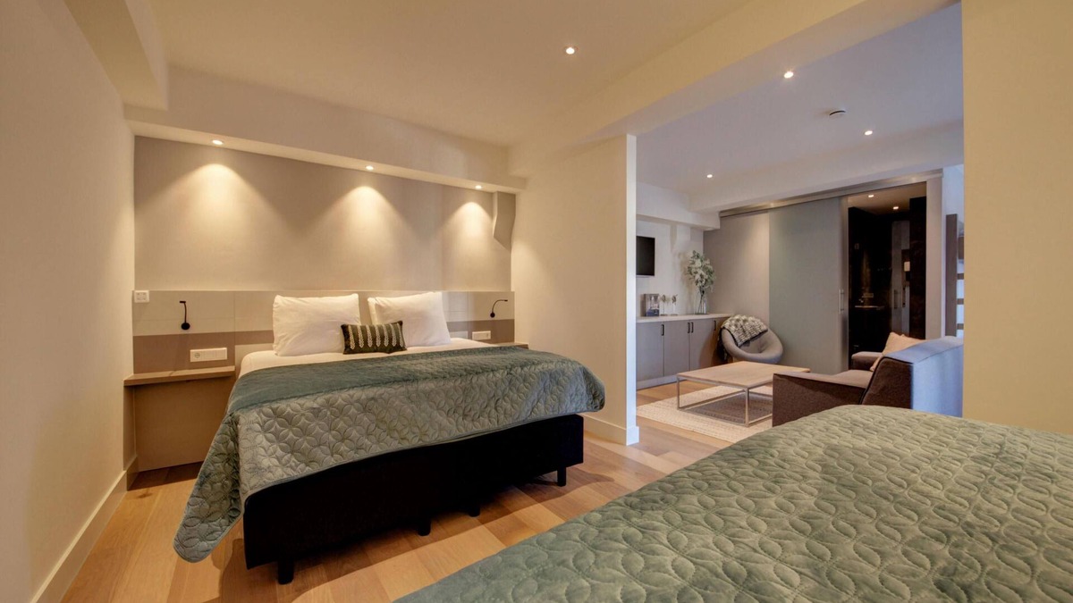 Kaatsheuvel House | Luxury group home with bar and catering kitchen