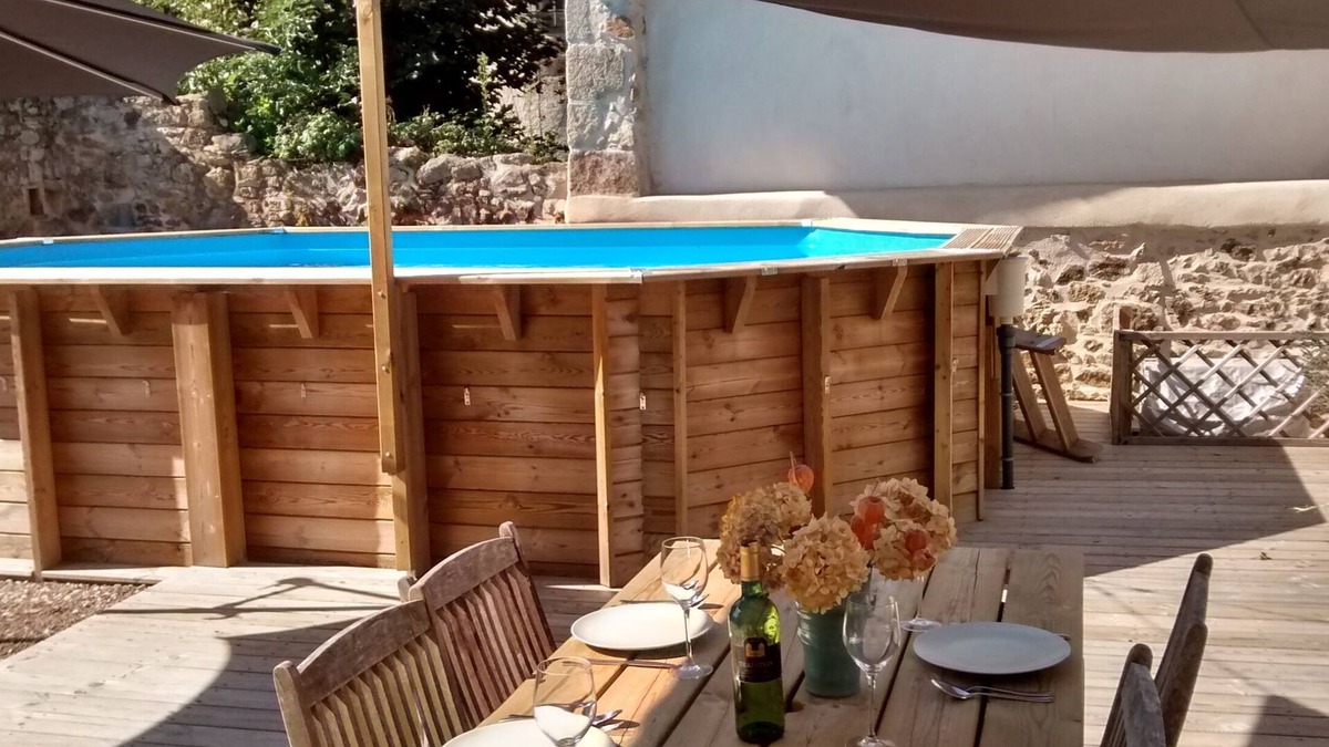 Busserolles Cottage | Luxury Guardian's Cottage with private heated pool and river access, Chez Bigot