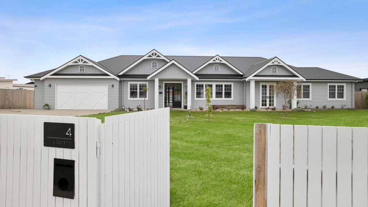 Bellbrae House | Luxury Hampton’s Estate with Swimming Pool