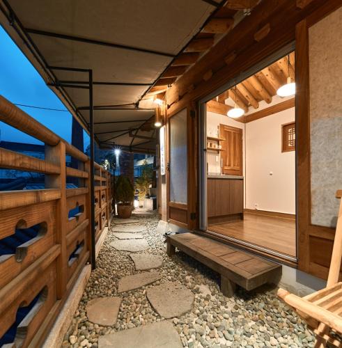 Samcheong-dong Villa | Luxury Hanok Cottage Nest