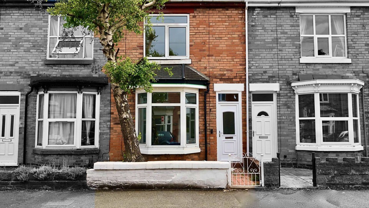 Stafford House | Luxury hi-spec large Victorian townhouse, sleeps 9. Free wifi and feee parking.