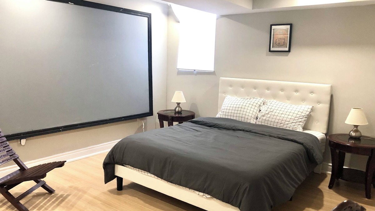 East Credit House | Luxury high rated guest apartment close to all attractions and Airport