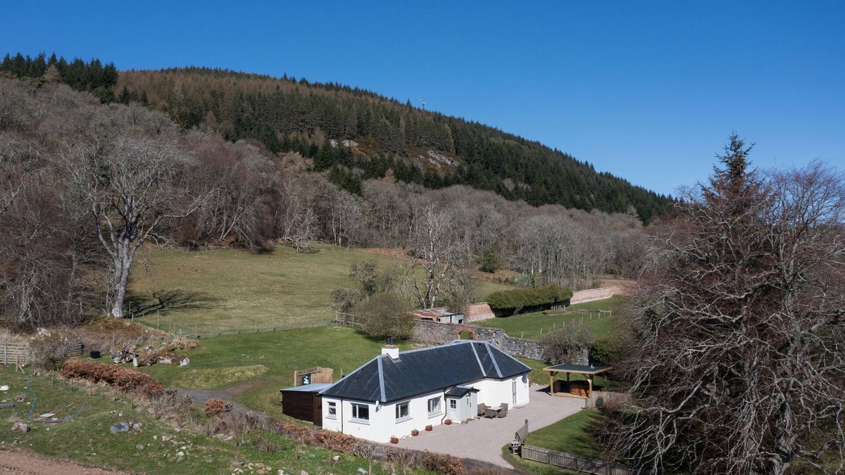 Scaniport Cottage | Luxury Highland Getaway with hot tub by Loch Ness on the Great Glen way - Glen View