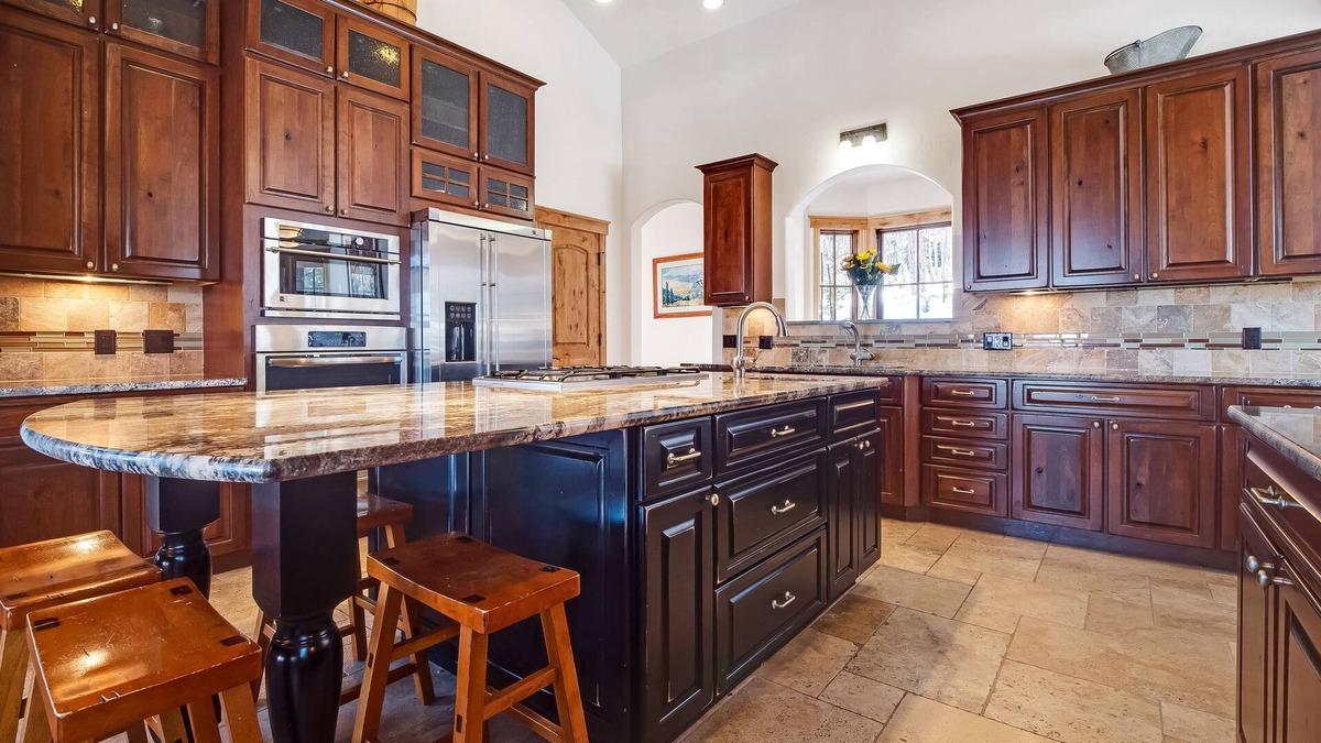 The Highlands House | LUXURY HIGHLANDS HOME! Ten Mile Views, Lake View, Hot tub, Pool table, Foosball