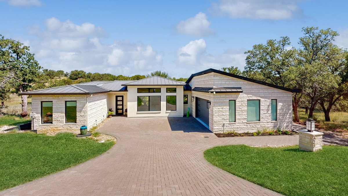 Horseshoe Bay West House | Luxury hill country home in Horseshoe Bay near Lake LBJ & golfing with gameroom
