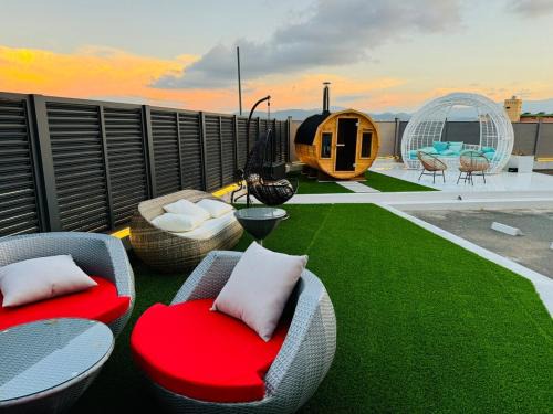 Hakata-ku Villa | Luxury Hills 1500ｍ2超絶景パティオ サウナ BBQ 駐車場4台 プール ペット 空港そば