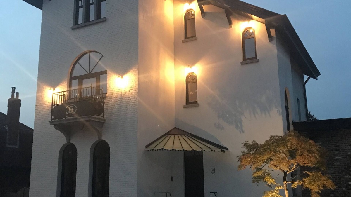 Sijsele House | Luxury historic building of former station master