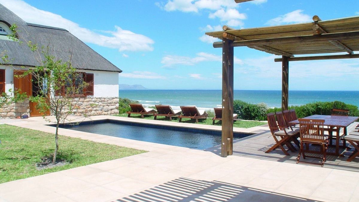 Voelklip Villa | Luxury Historic Villa, Best Position In Hermanus with inverter for blackouts!