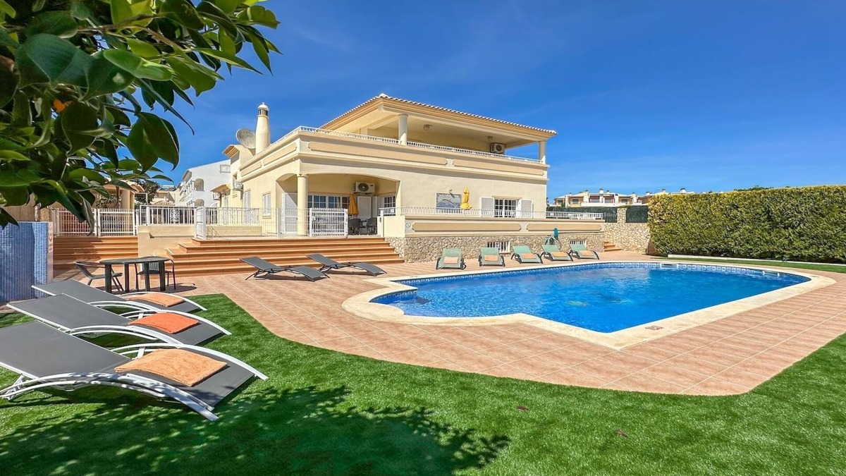 Mosqueira Villa | ★Luxury Holiday Detached Villa w/Pool in Albufeira, nearby Beach and Golf