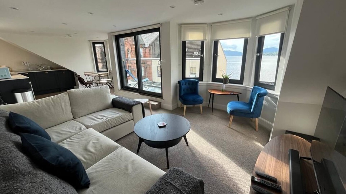 Gourock Apartment | Luxury Holiday Flat in the heart of Gourock, Inverclyde