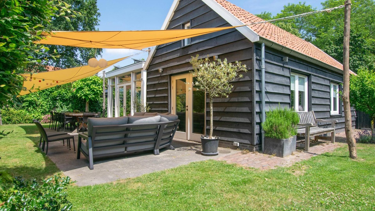 Oosterhout House | Luxury holiday home with enclosed garden
