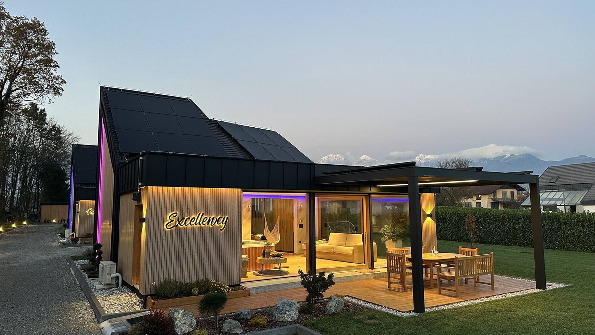 Sencur House | Luxury Holiday Home with Terrace Hot tub and Sauna