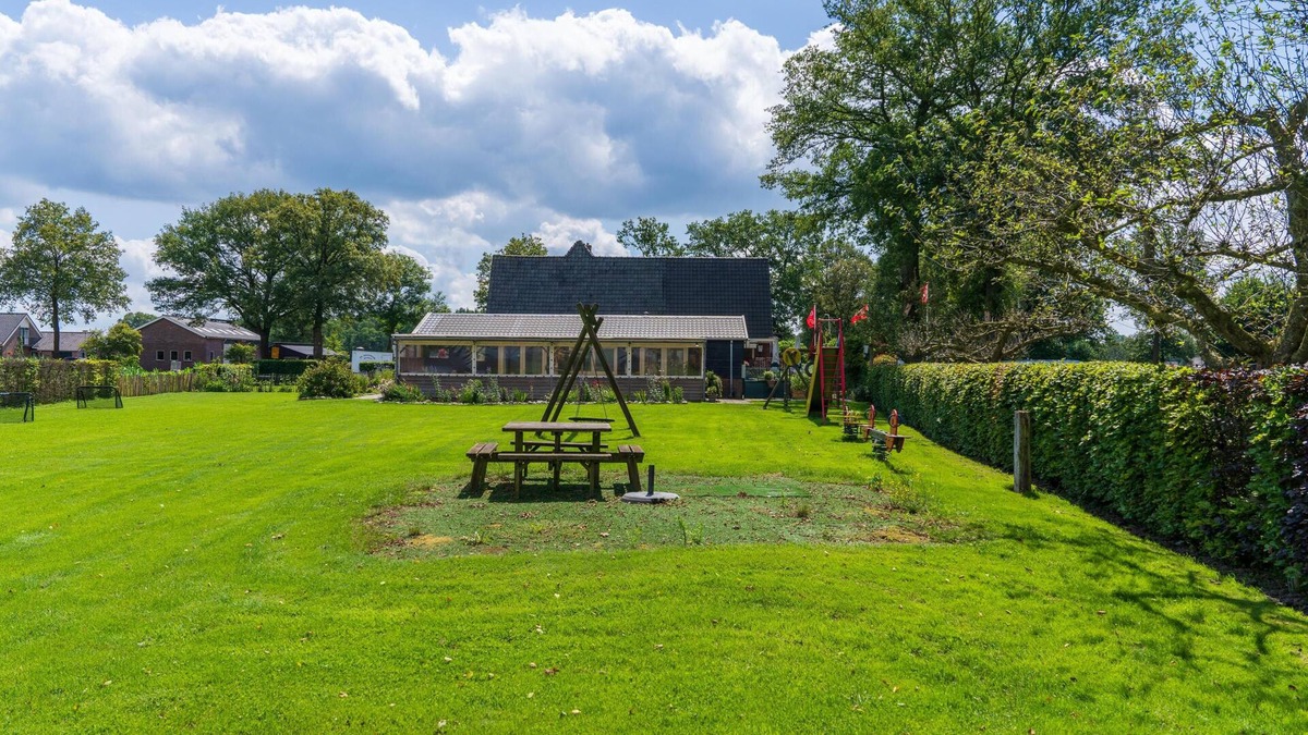Hellendoorn House | Luxury holiday home with a large conservatory