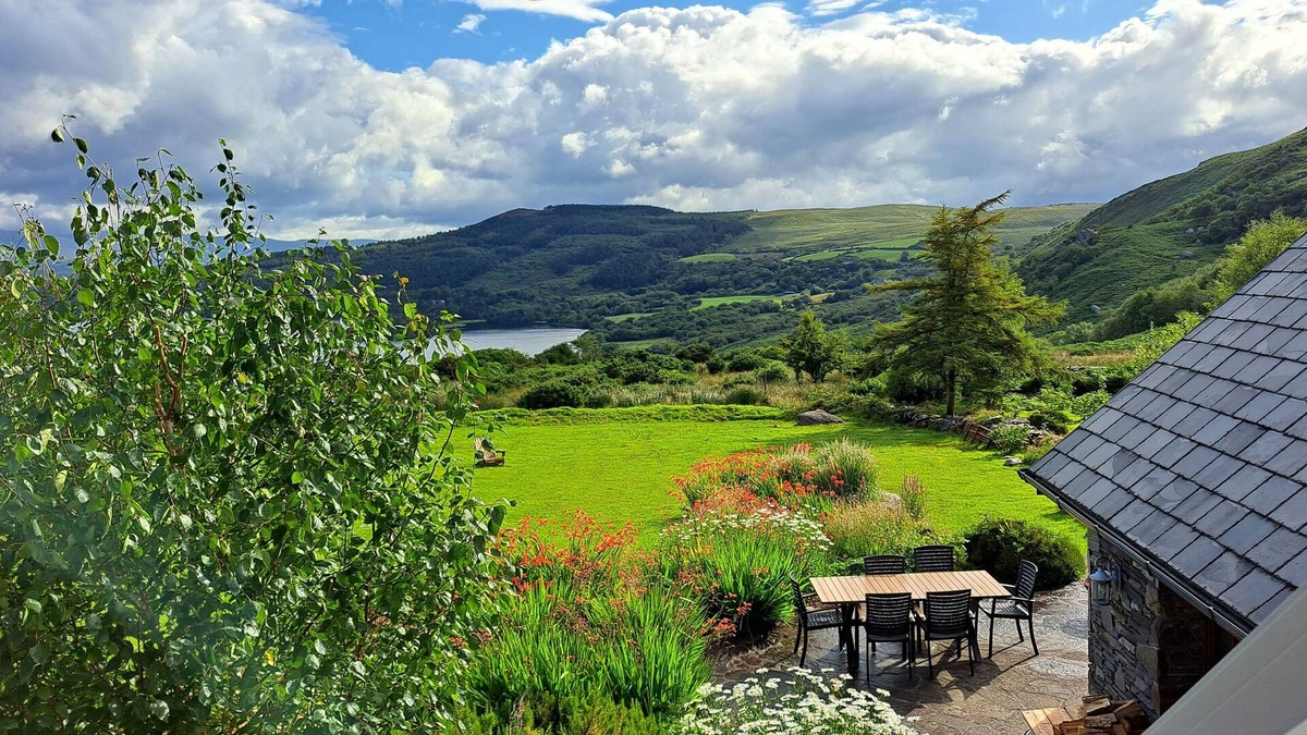 Maum Cottage | Luxury holiday house with 5 bedrooms and 4 bathrooms and views of Caragh Lake.