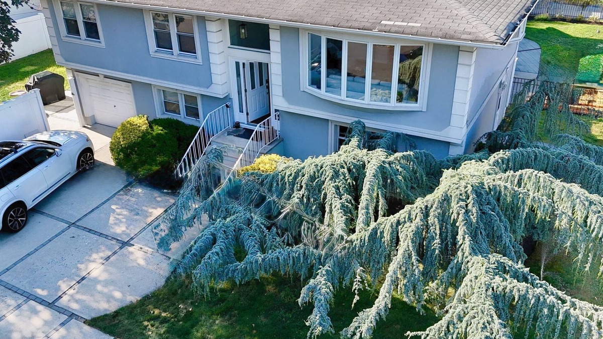 East Meadow House | Luxury home, 15 min beach/5 min Eisenhower Park/Nassau Coliseum/45 min NYC