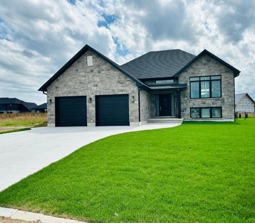 Port Elgin Villa | Luxury Home 2 mins drive to Saugeen Shores beach
