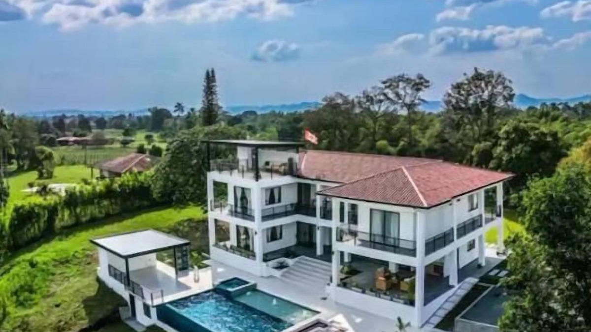 Armenia Villa | Luxury Home at Parque del Café *Grand Cypress *