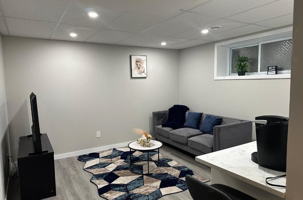 Transcona Apartment | Luxury-Home Away from Home with Private Entrance