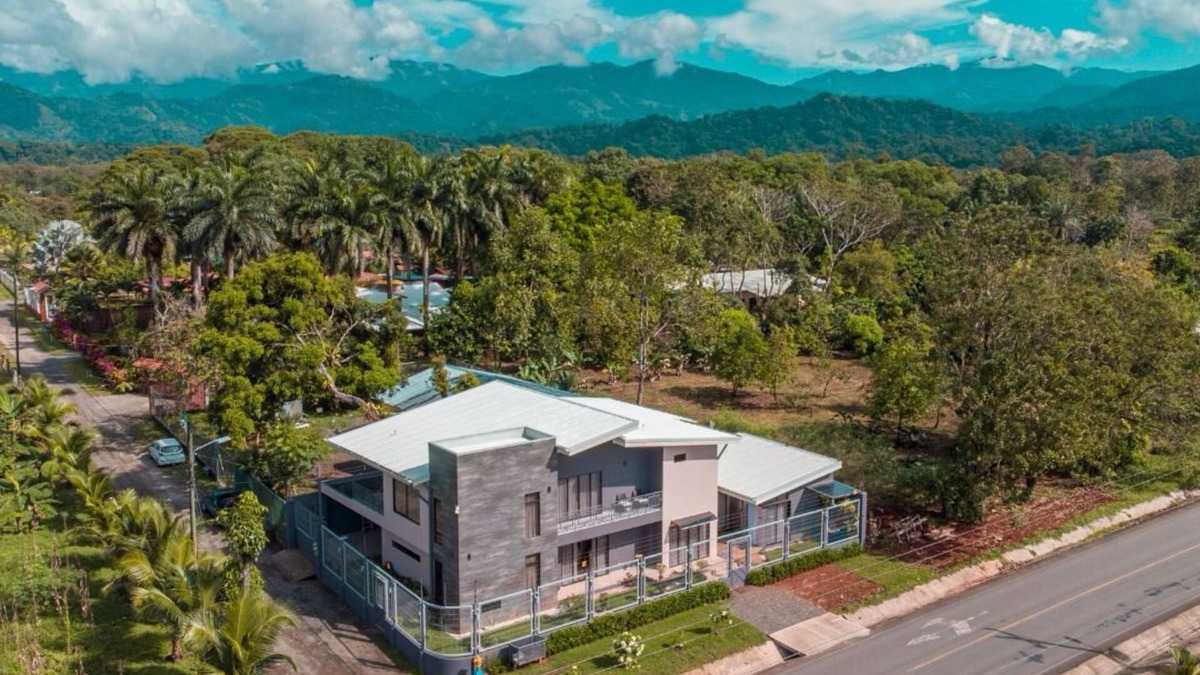 Naranjito House | Luxury Home close to several local attractions, secure parking, pets allowed.
