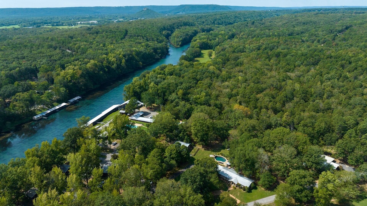 Wilburn House | Luxury home, fishing resort with fire pit, coffee bar, pool and hot tub. Pets OK