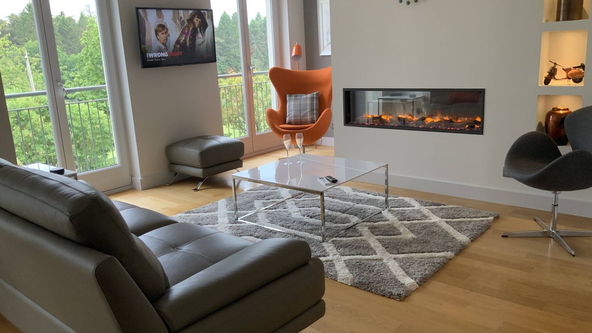 St. Andrews Apartment | Luxury home | Heart of town | Parking | Juliet balconies overlooking park