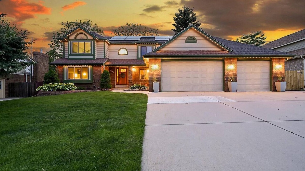 Scenic Heights House | Luxury Home/Hot Tub/Theater/4,500 Sq. Ft./Near Olde Town Arvada