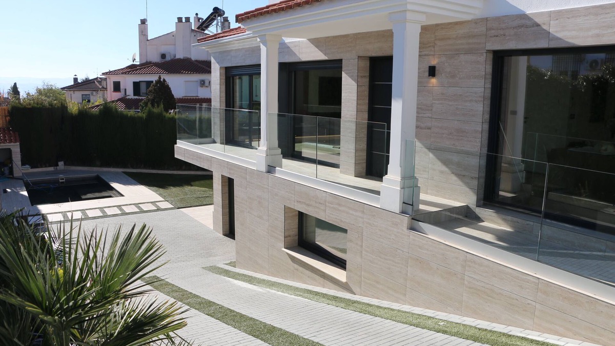 Peligros Ski Chalet | Luxury Home in Granada with Private Pool