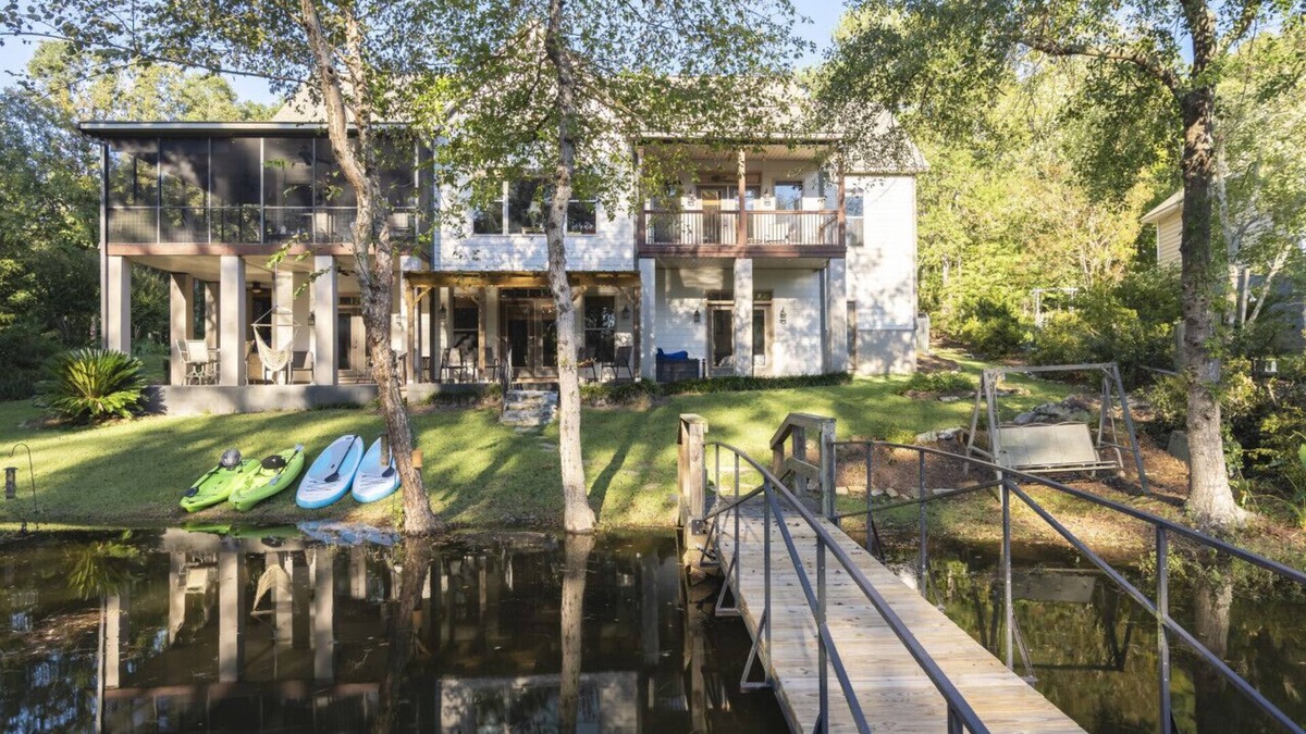Leesville House | Luxury Home in Quiet Cove-SUPs Kayaks BBall Arcade
