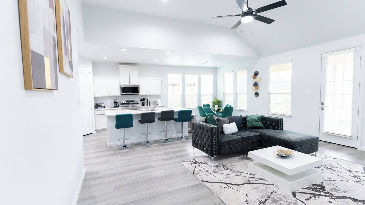 Dallas House | Luxury Home Near Downtown Dallas – 3BR/3.5BA, Pet-Friendly, Fast WiFi