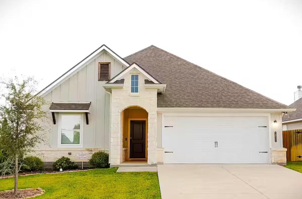 College Station House | Luxury Home Near Kyle Field & Expo Center