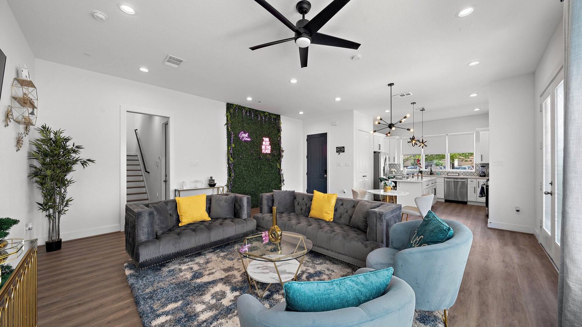 Riverside Terrace House | Luxury Home Near Med Center, Midtown & Downtown