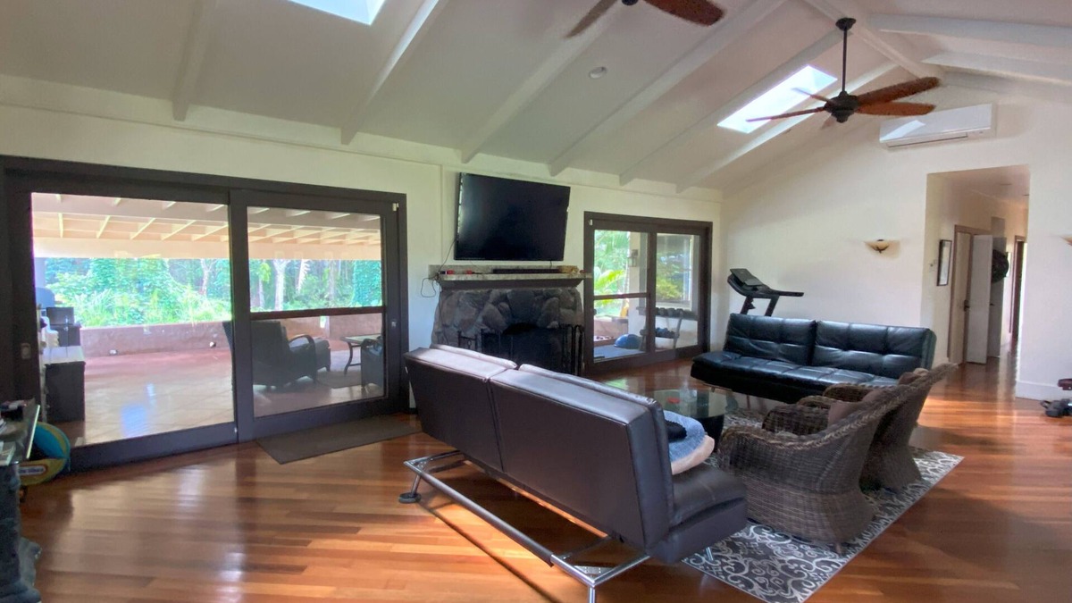 Wahiawa House | Luxury home on a 2-acre gated estate in Central Oahu