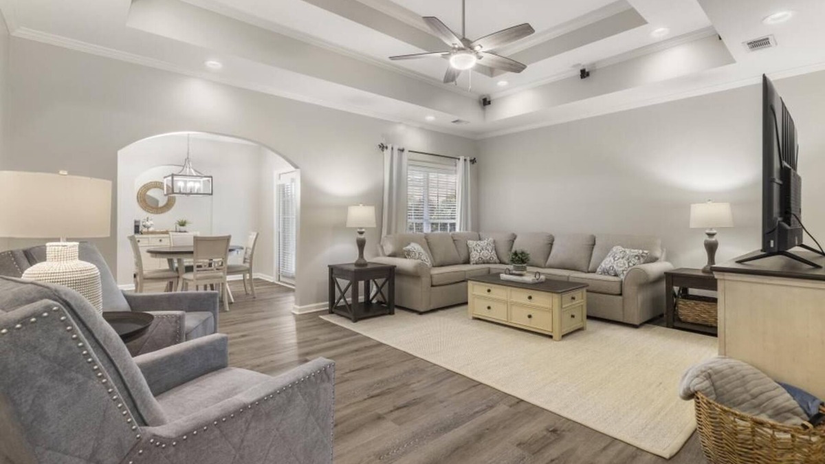Opelika House | Luxury home perfect for Auburn game day, golf or pickle-ball weekends!
