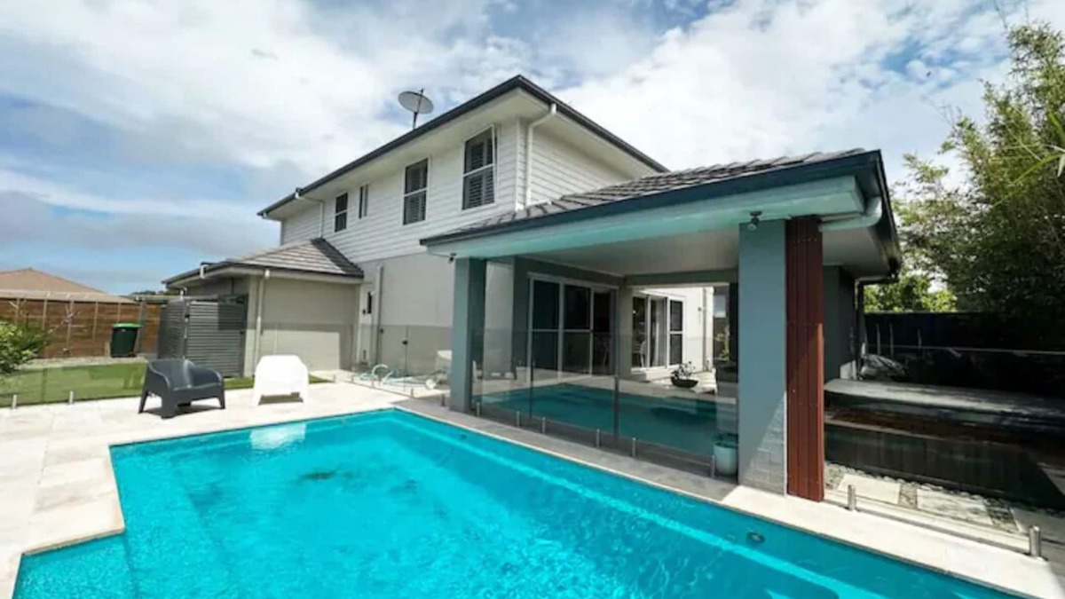 Shell Cove House | Luxury Home Pool & Spa only 400 Metres from Shell Cove Marina & Close to Beaches