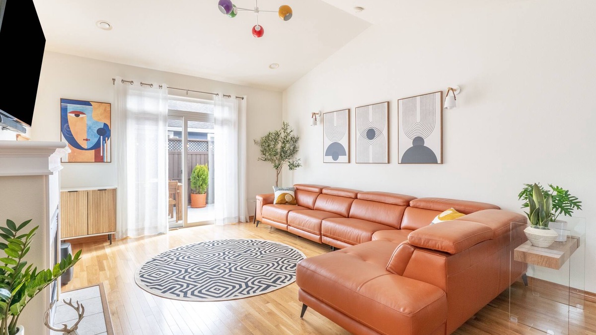 Guide Meridian House | Luxury Home | Reading & Game Room | Outdoor Dining by RedAwning