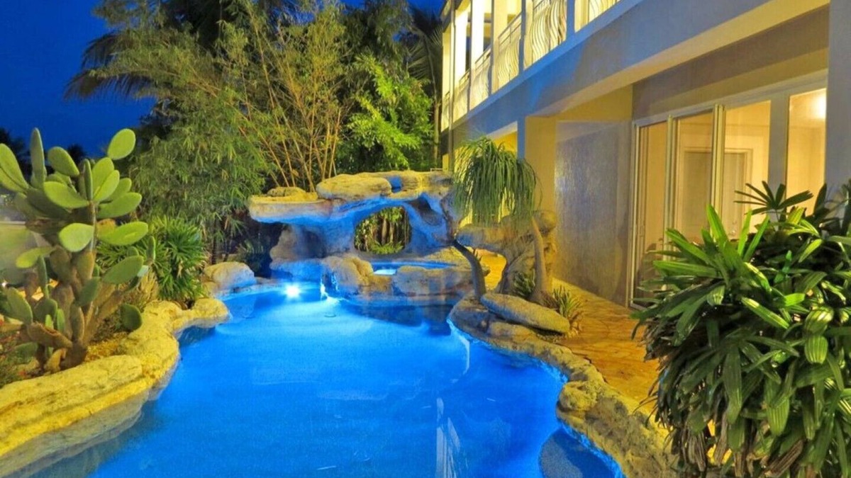 Venetian Shores House | Luxury Home with 60' Deep Water Dock, Waterfall Pool, HotTub, A/C and WiFi