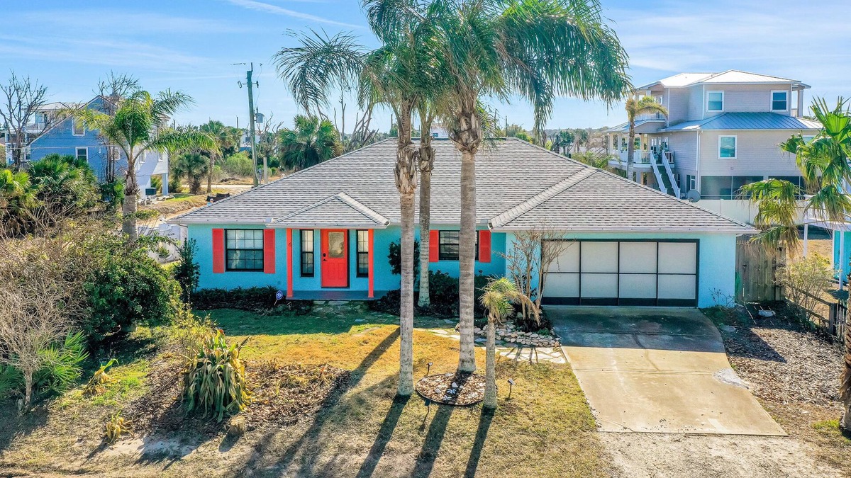 Marineland Acres House | Luxury home with a pool, enclosed yard, grill, washer/dryer & central AC