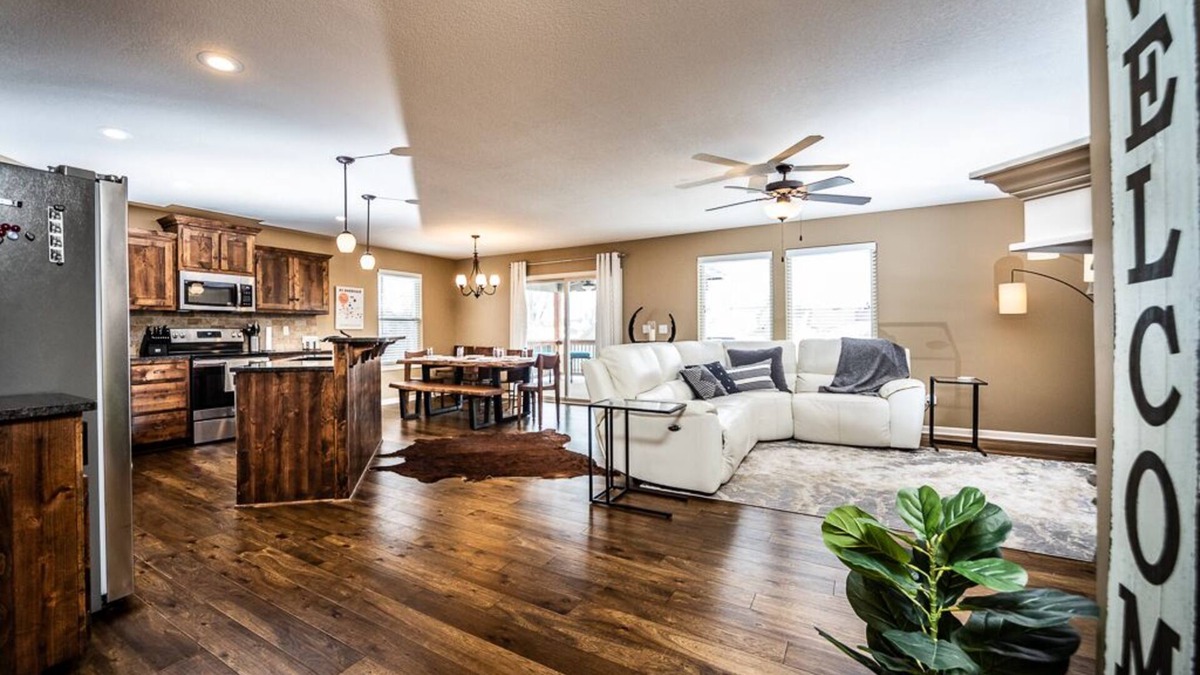 Kansas City House | Luxury Home with Entertainment Room & Pool Table