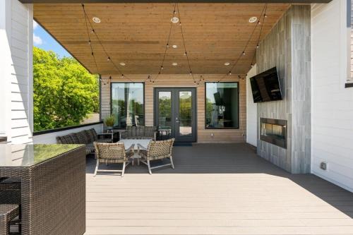 Eighth Avenue House | Luxury Home with HUGE Rooftop and 7 Beds