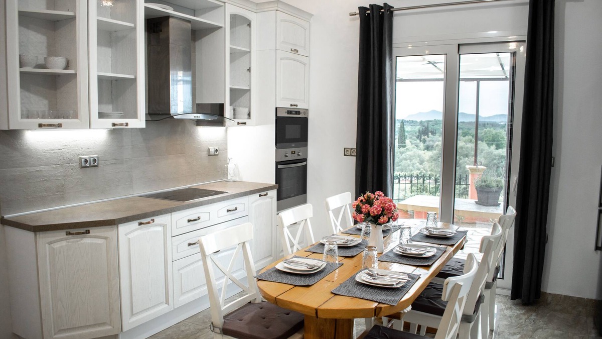 Skripero House | Luxury home with large spaces in a beautiful natural arean