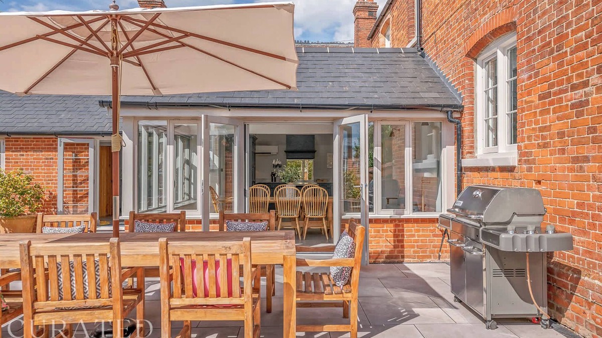Long Melford House | Luxury Home with Large Garden - The School House