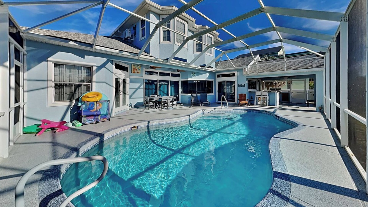 Painters Walk House | Luxury Home with Water Views, Private Pool+ Outdoor Bar + Grill