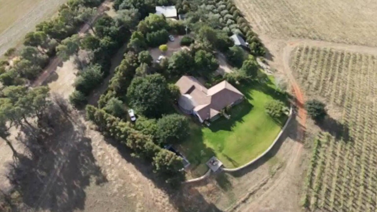 Barwang House | Luxury Homestead with Vineyard and Mountain Views
