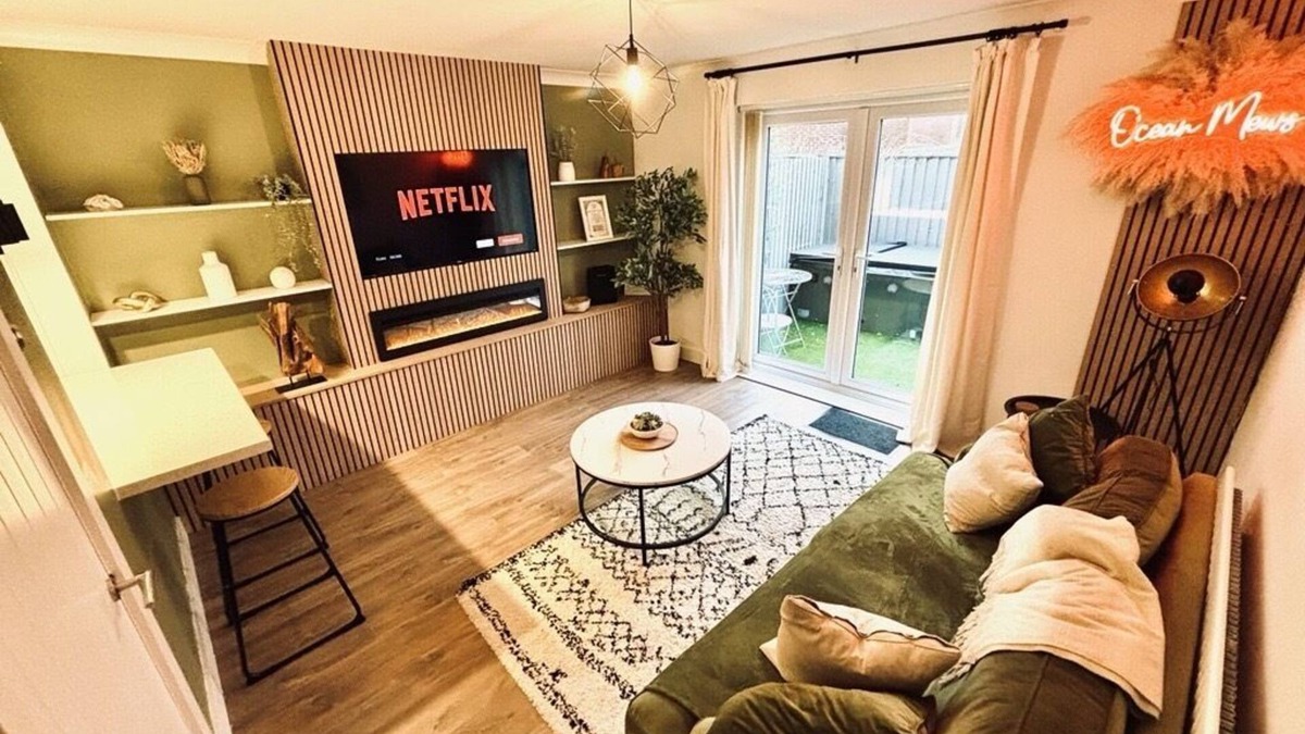 Cleethorpes House | Luxury Hot Tub 1 King Bed 1 Single Bed Private Parking 90sec walk to the beach
