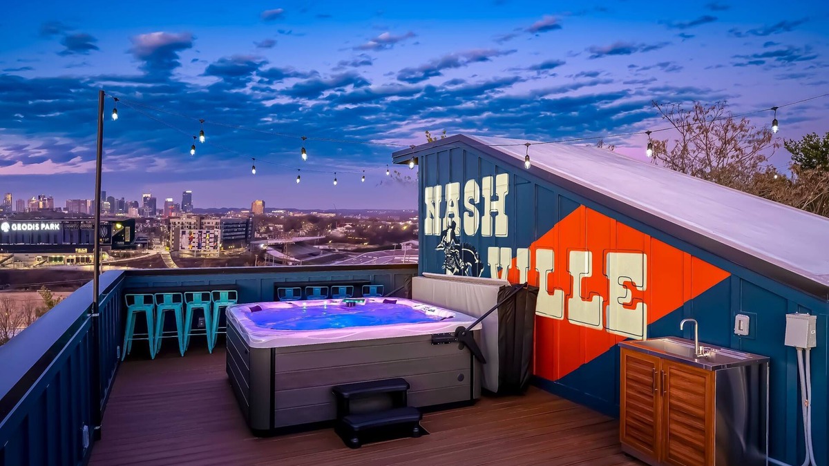 Hurwood Heights House | Luxury Hot tub Rooftop Deck Game Room Nashville