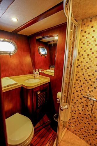 Bodrum City Center Boat Rental | Luxury Hotel Boat in Bodrum Marina
