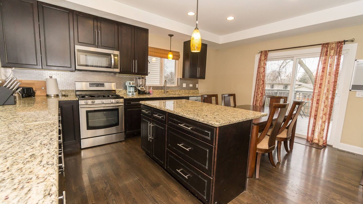 Bensenville House | Luxury House minutes away from O'Hare and Downtown Chicago