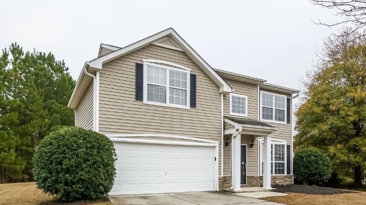 Austell House | Luxury House Near Six Flags Park three bedrooms and two and half Bath