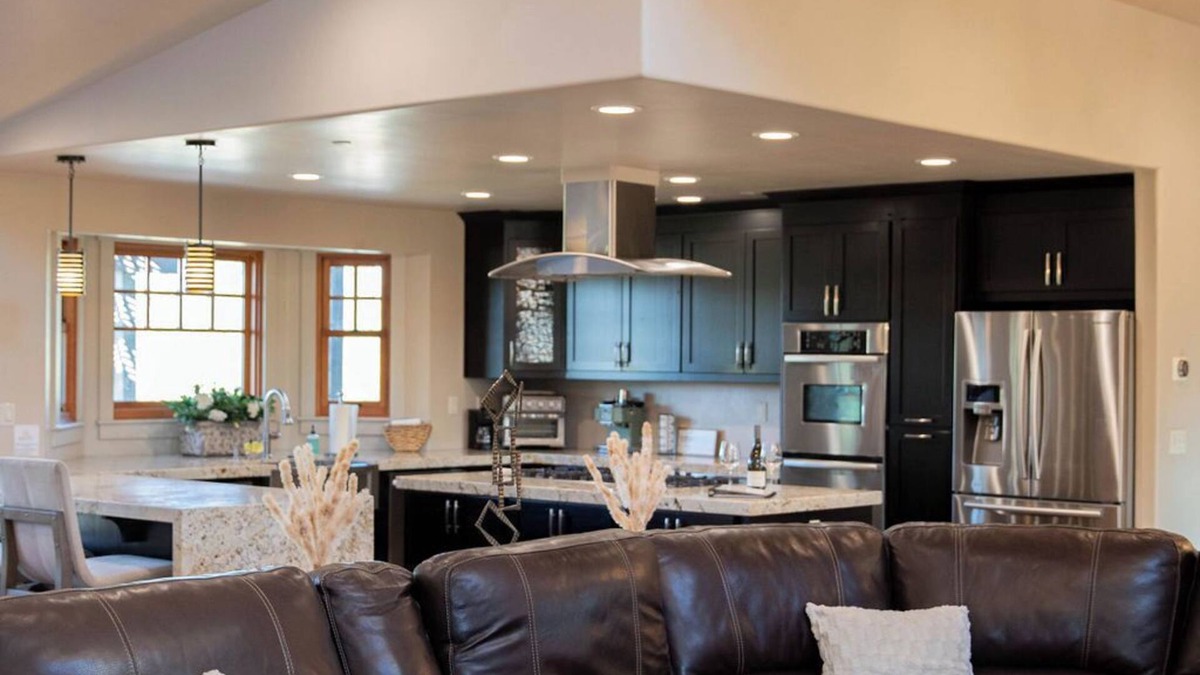 Lincoln House | Luxury House/Private/Hot Tub/Lots of Amenities