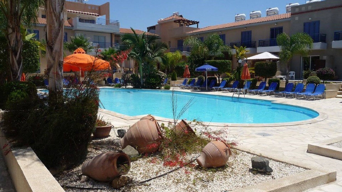 Universal House | Luxury House,Small Complex,Large Pool,Free WiFi, Paphos Airport Transfers